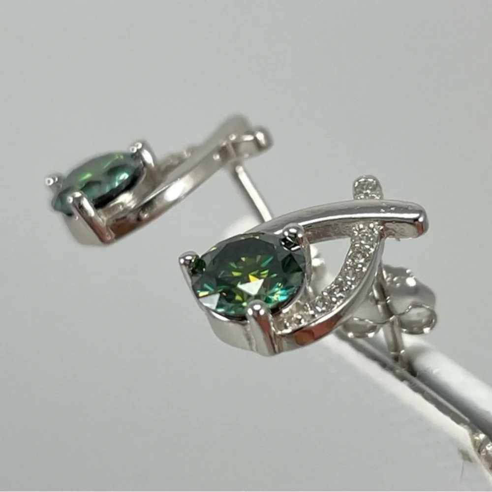 Beautiful Blue Green 1CTTW Moissanite Solid Silver‎ Stud Earrings